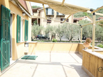 Duplex apartment with large terrace for rent in Garlenda