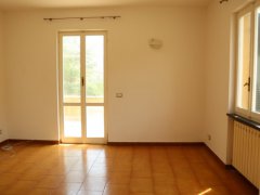 Duplex apartment with large terrace for rent in Garlenda - 8