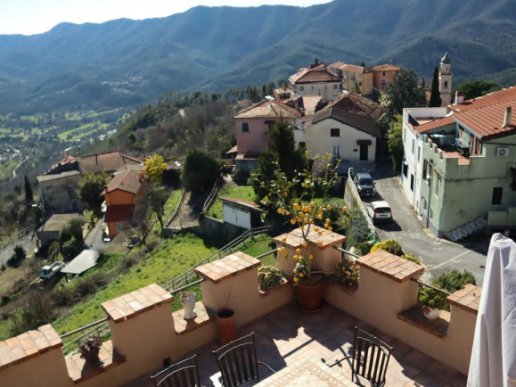 Two bedroom apartment with terrace and ancient tower for sale in Villanova d'Albenga - 4
