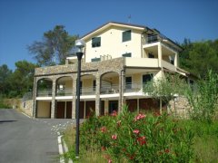 Appartamento bilocale con terrazza e ampio box auto in vendita a Villanova d'Albenga - 1