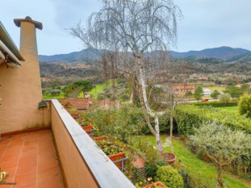 Half-independent Villa with garden and private parking spaces for sale in the Golf Club of Garlenda - 26
