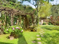 Half independent two bedroom apartment with big tavern, large garden and double garage for sale in Garlenda in the Golf Club - 2