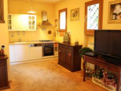 Half independent two bedroom apartment with big tavern, large garden and double garage for sale in Garlenda in the Golf Club - 11