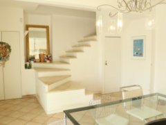 Half independent villa for two families with private garden for sale in the Golf Club of Garlenda - 1