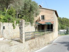 Independent rustic house with warehouses and land for sale in Vendone - 4