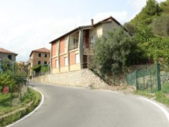 Independent rustic house with warehouses and land for sale in Vendone - 1