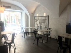 Unmissable! Renowned LOUNGE BAR / GINTONERIA / BIRRERIA with dehor for sale in downtown Loano - 5