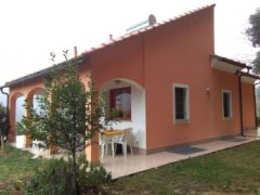 Independent villa with garden for sale in Ortovero - 1