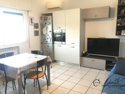 Appartamento trilocale con terrazza e posto auto in vendita ad Albenga