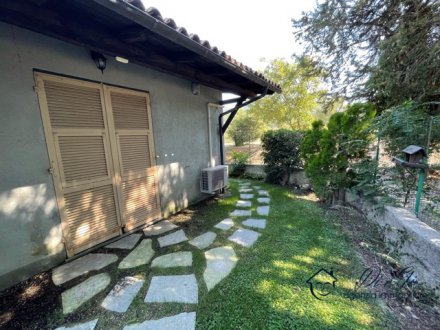 Appartamento bilocale con giardino privato e posto auto coperto in vendita a Garlenda