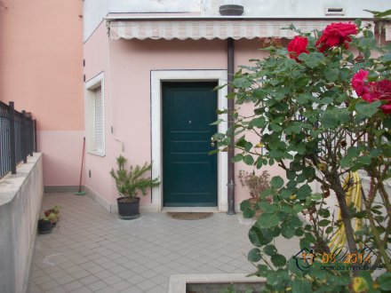 Apartment, three-room apartment with courtyard for sale in Villanova d'Albenga
