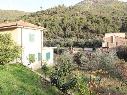 Semi-detached house with land -Cisano sul Neva NEGOTIATION IN PROGRESS