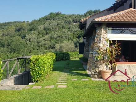 Villa indipendente con giardino vendita a Casanova Lerrone
