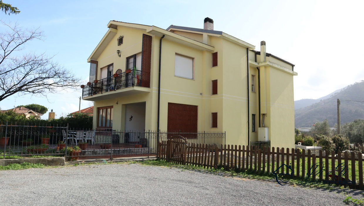 Casa semi-indipendente in Frazione Coasco a Villanova d'Albenga